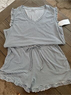 SOFTIES “NEW” Dream Ruffle Striped PJ Top and Shorts Set - Gray/White size L